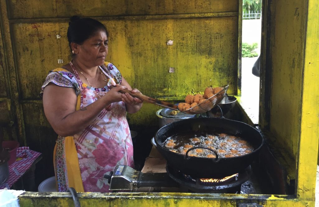 guide conseil avis tourisme street food port louis visite tour guidé réservation où trouver les meilleurs restaurants île maurice cuisine gastronomie